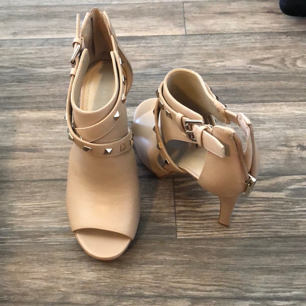 Stylish Tan Women's Heeled Sandals